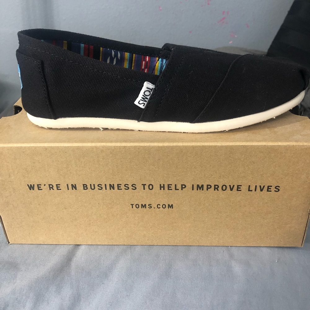 Black and white Toms. Brand new!